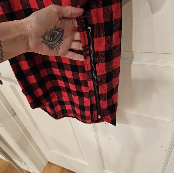 Buffalo Flannel T-shirt tunic with double side zippers. - Picture 3 of 5